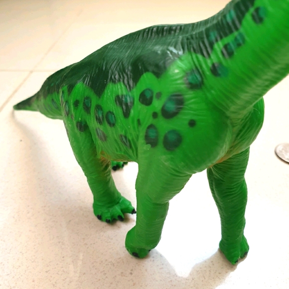 Brachiosaurus Collectible Dinosaur - Picture 3 of 7